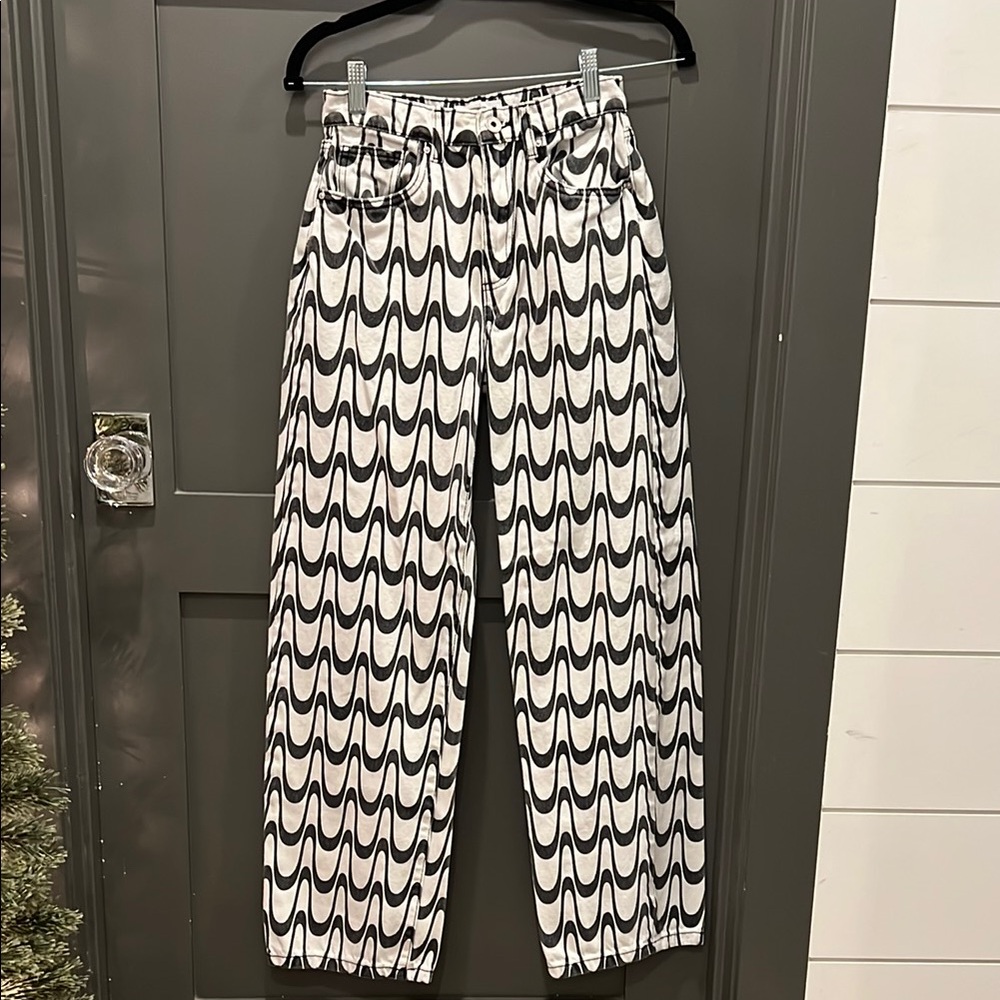 Chic Black and White Patterned Pants